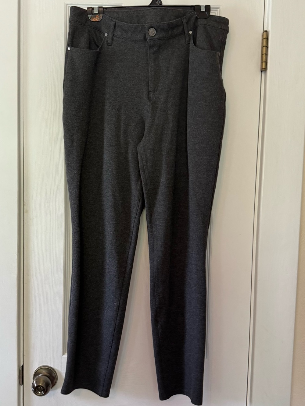 Chico’s Travelers 1.5R Gray Pull-On Straight Leg Pants Size 10 Career Stretch